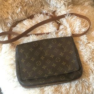 Beautiful Louis Vuitton Musette Tango LV Crossbody